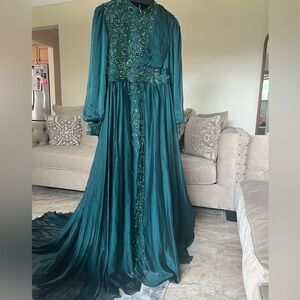 Emerald green gorgeous gown fully lined